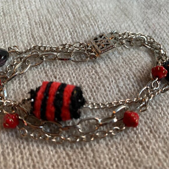 CREATION - Recycle fabric Pompom bracelet beads chains Red black - Picture 5 of 6